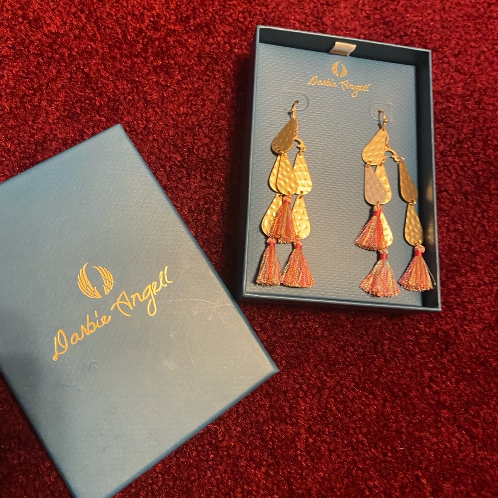 NWT Darbie Angell Boho Dangle Chandelier Earrings